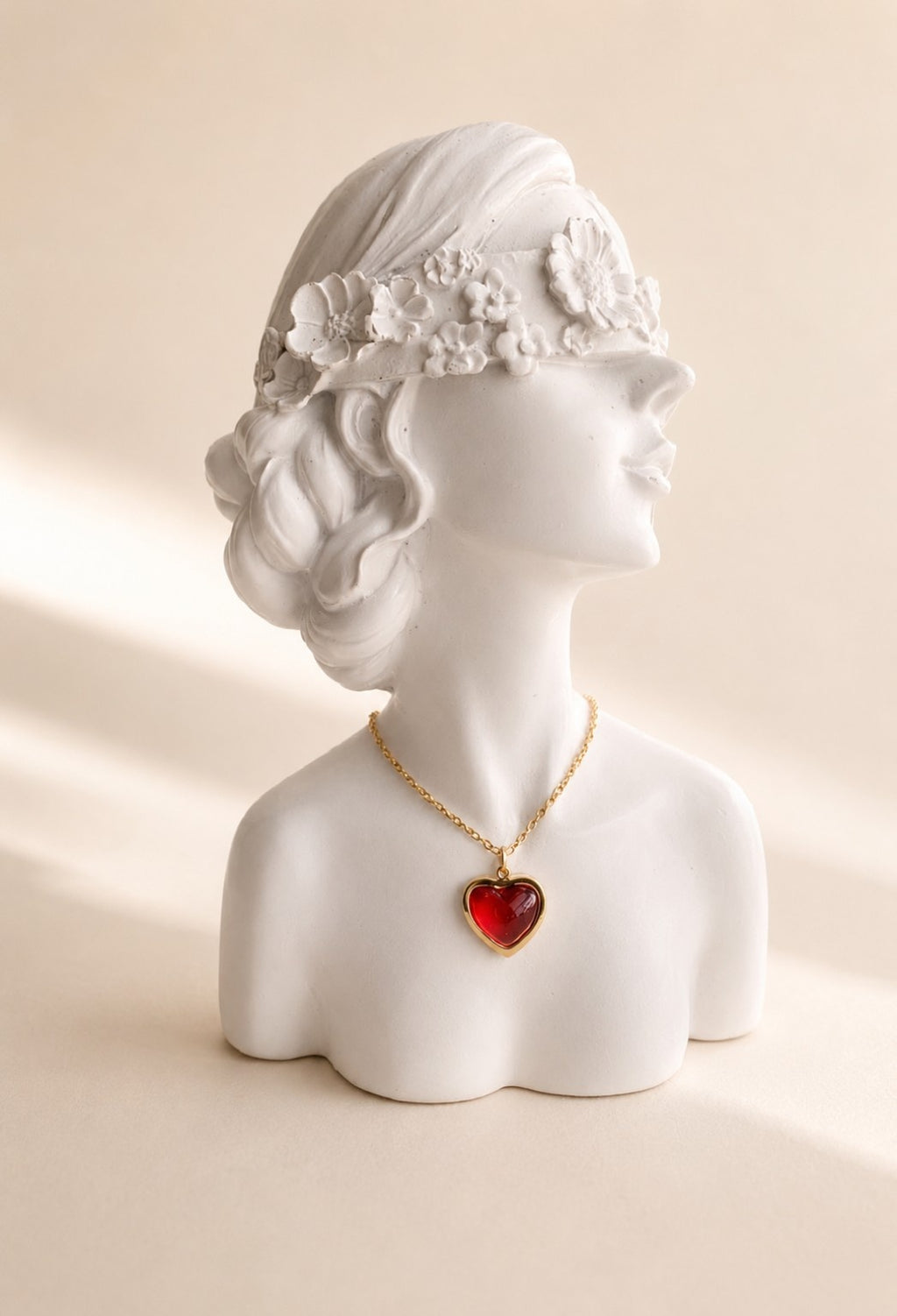 Waterproof carnelian heart necklace with an 18K gold-plated chain and natural gemstone pendant.
