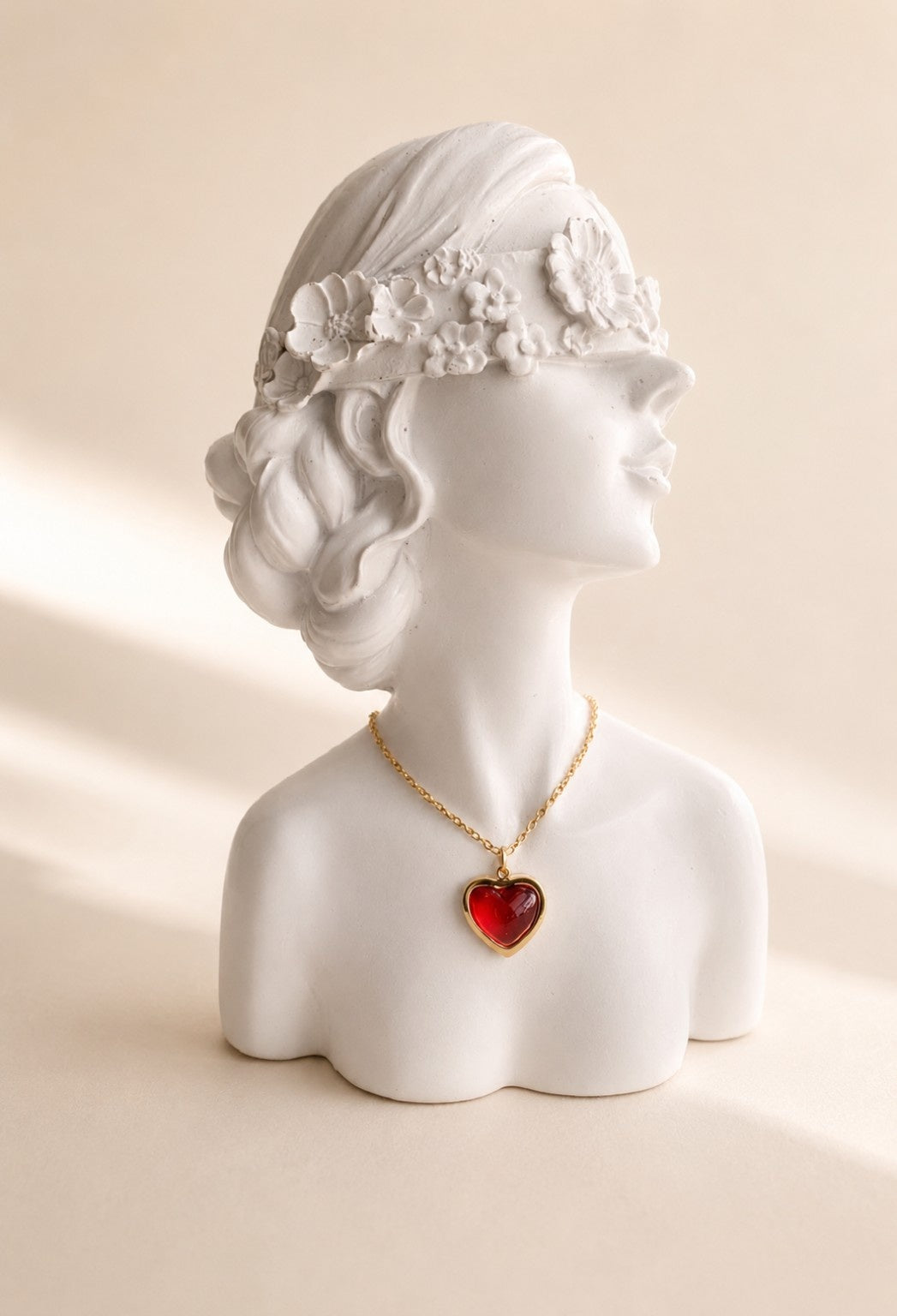 Waterproof carnelian heart necklace with an 18K gold-plated chain and natural gemstone pendant.