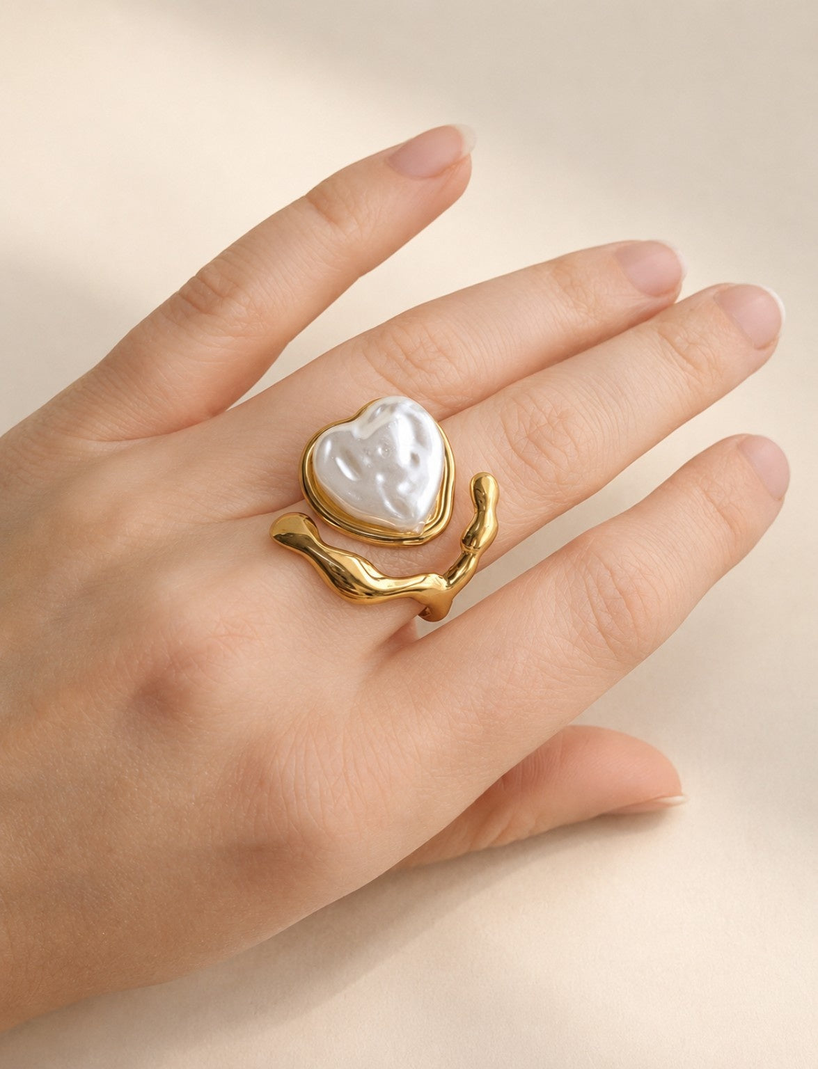 Heart chunky gold ring with a heart-shaped baroque-style pearl and 18K gold plating.