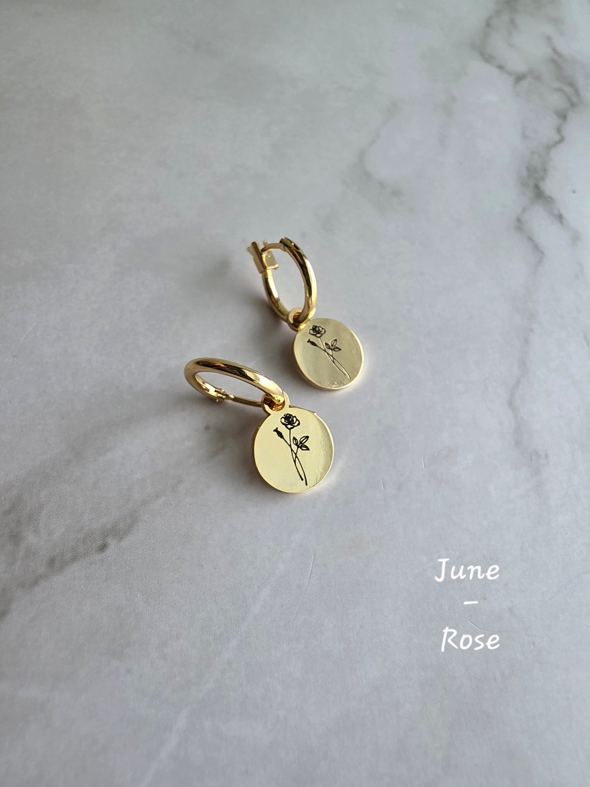Floral engraved huggie hoop earrings in 18K gold plating.