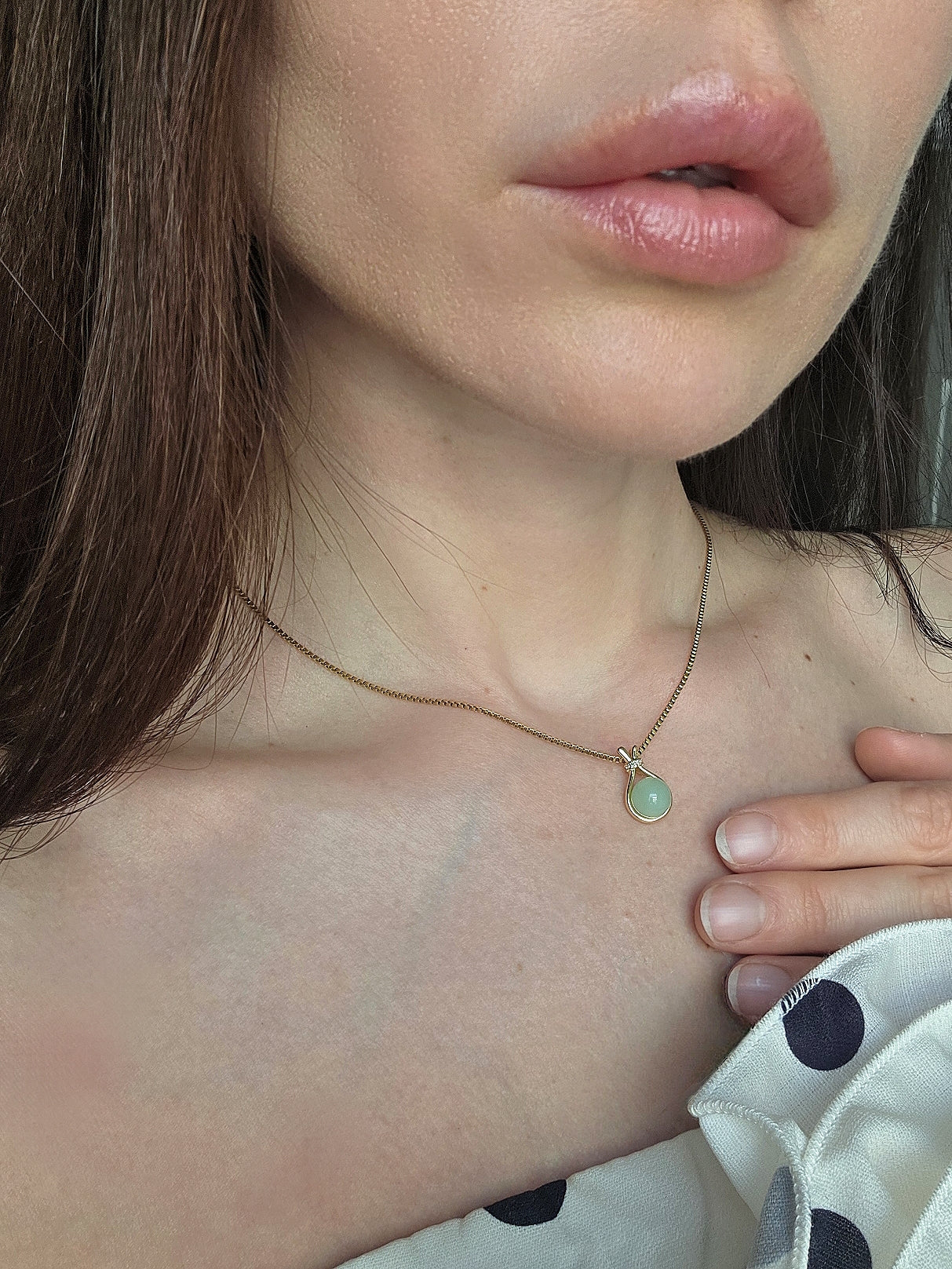 Natural green jade necklace featuring an elegant gold-plated pendant.