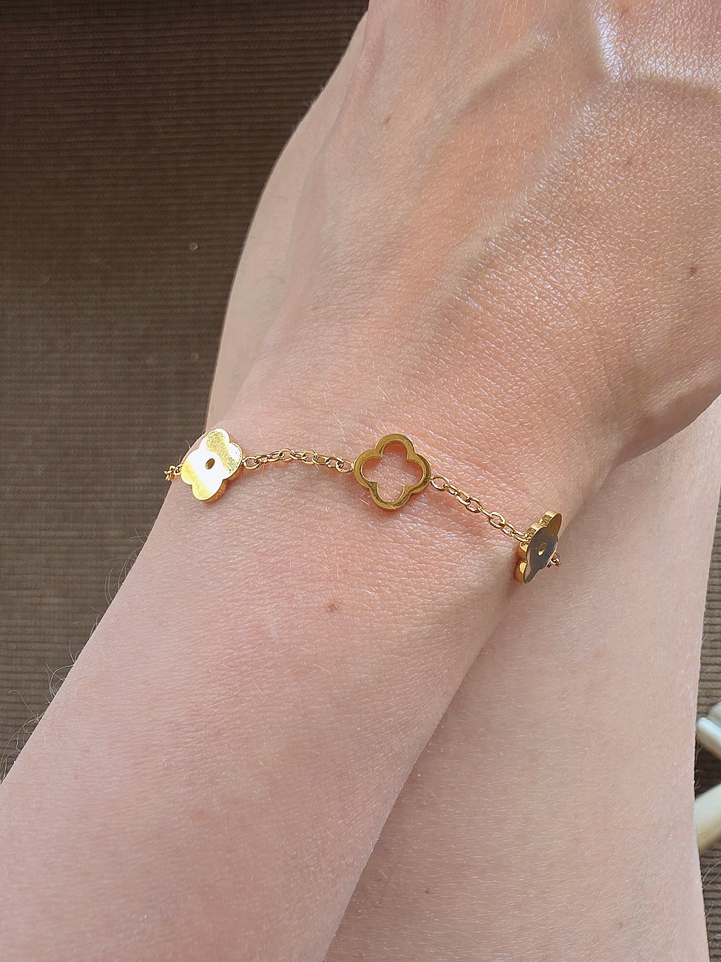 Minimalist gold clover bracelet for women and girls.