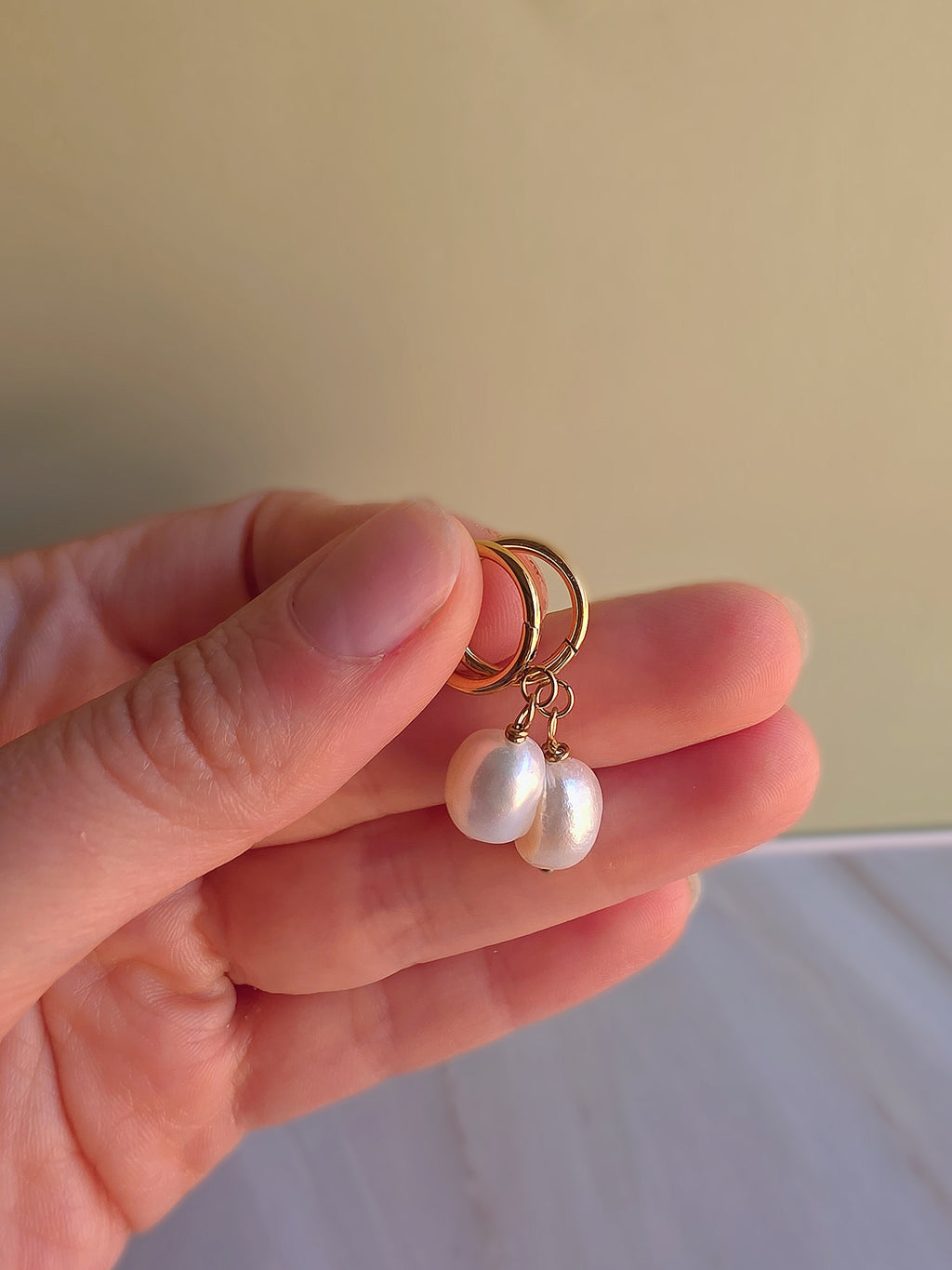 Classic baroque pearl drop earrings for everyday elegance and special occasions.