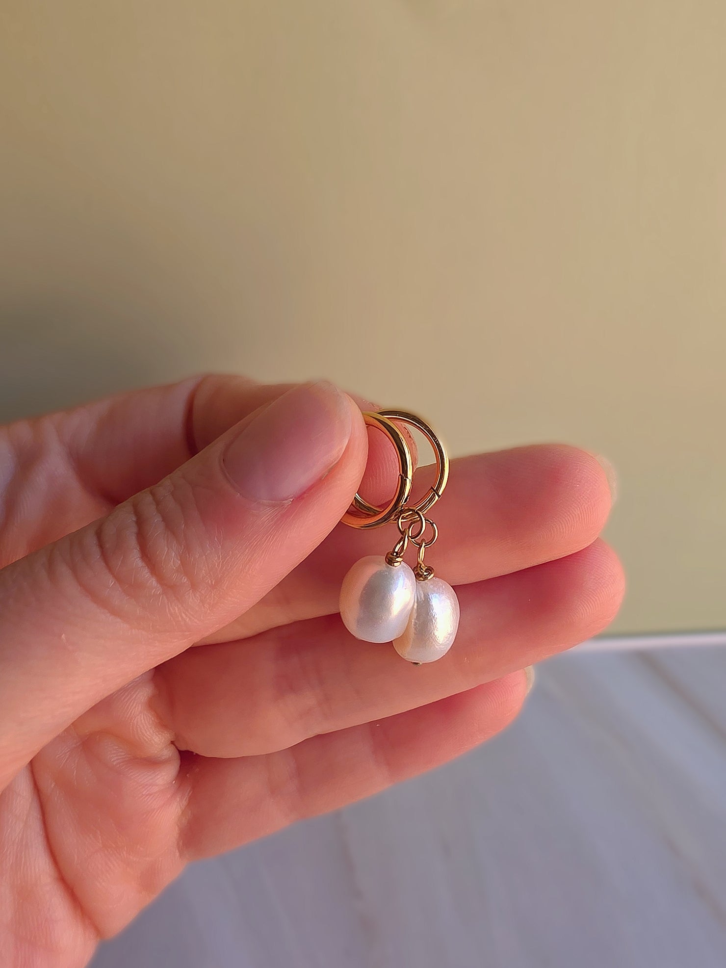 Classic baroque pearl drop earrings for everyday elegance and special occasions.