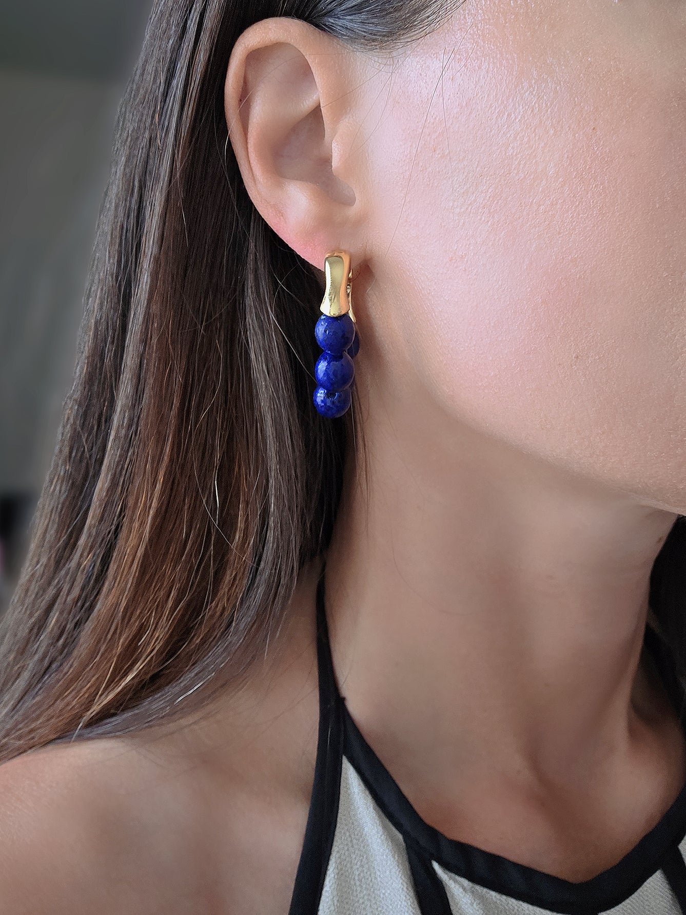 Elegant gold-plated hoop earrings featuring genuine lapis lazuli stones.