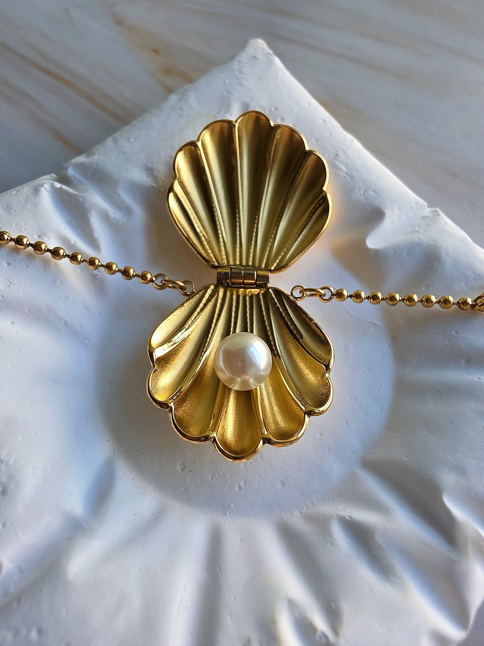 Women's seashell pearl necklace perfect for beach vacations and summer outfits.
