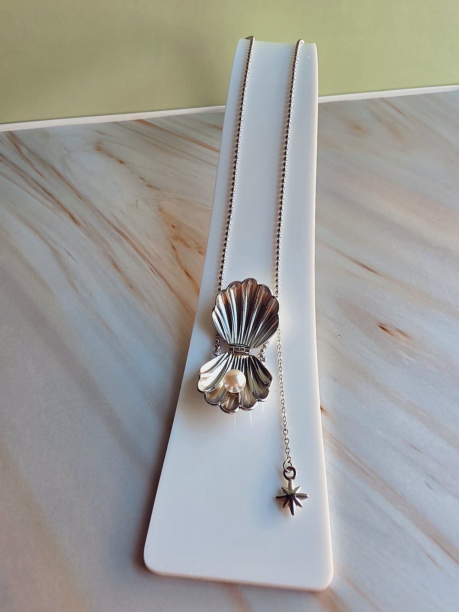 Gold-plated seashell necklace with a pearl detail for everyday coastal style.