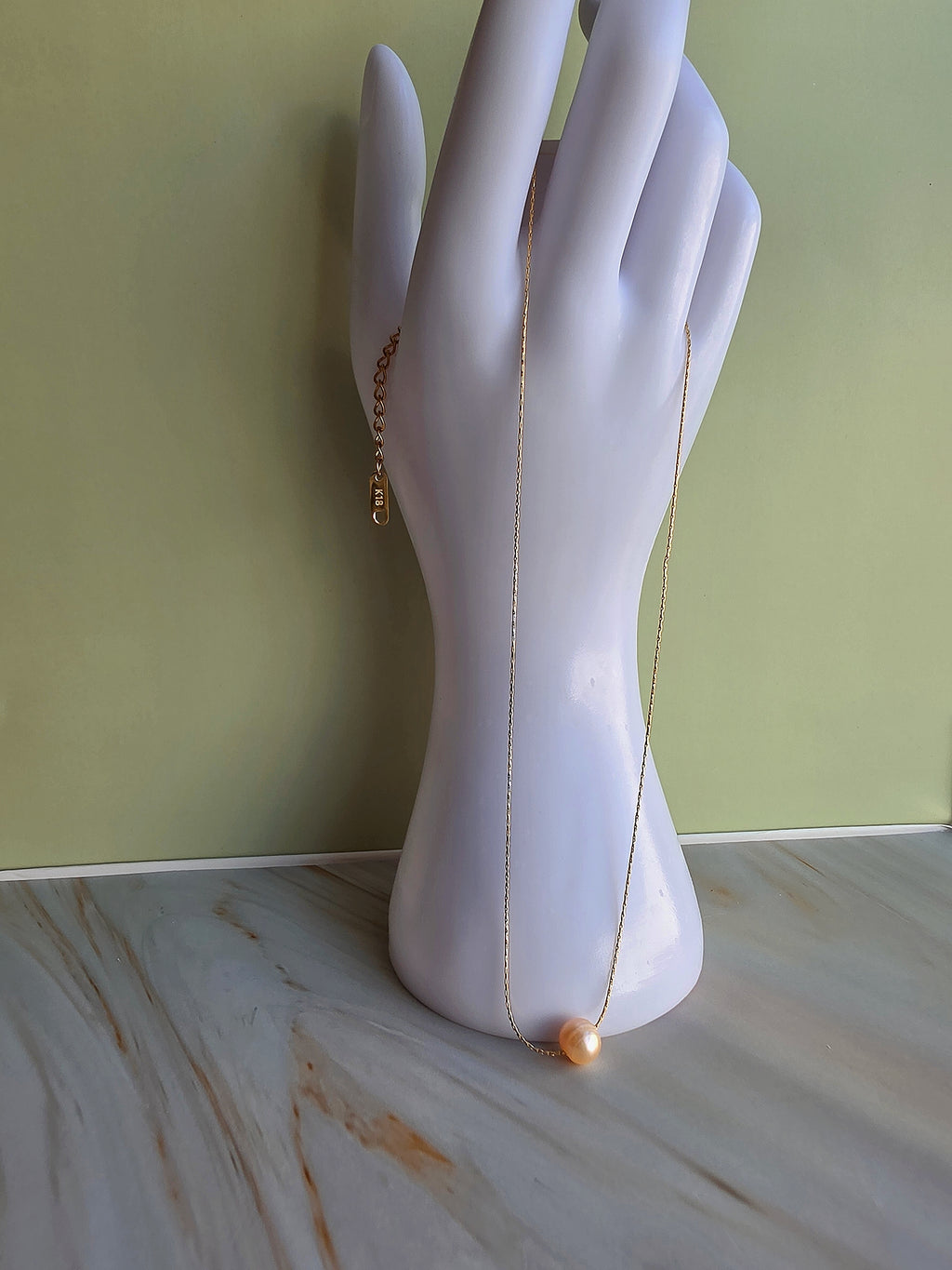 Minimalist pearl choker necklace, perfect for bridal jewelry and special occasions.