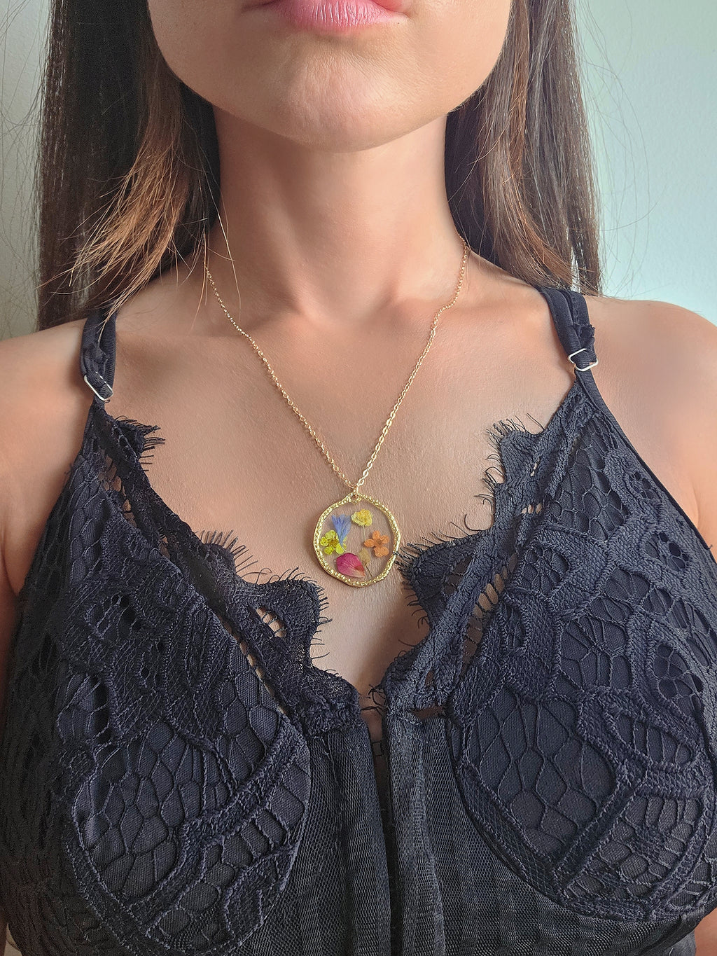 Botanical pendant necklace with preserved real flowers.