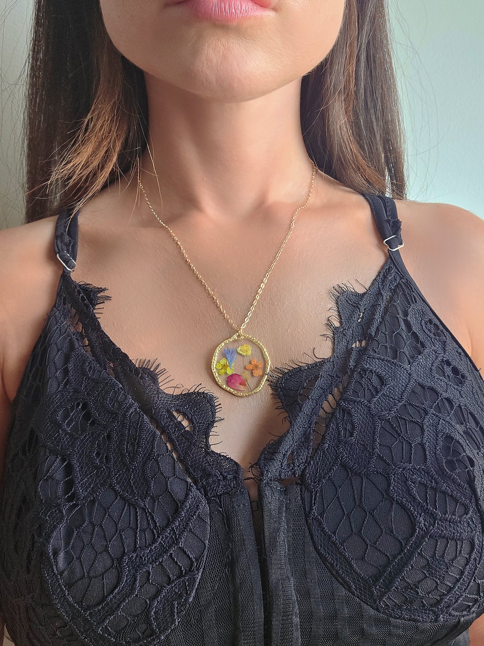 Botanical pendant necklace with preserved real flowers.