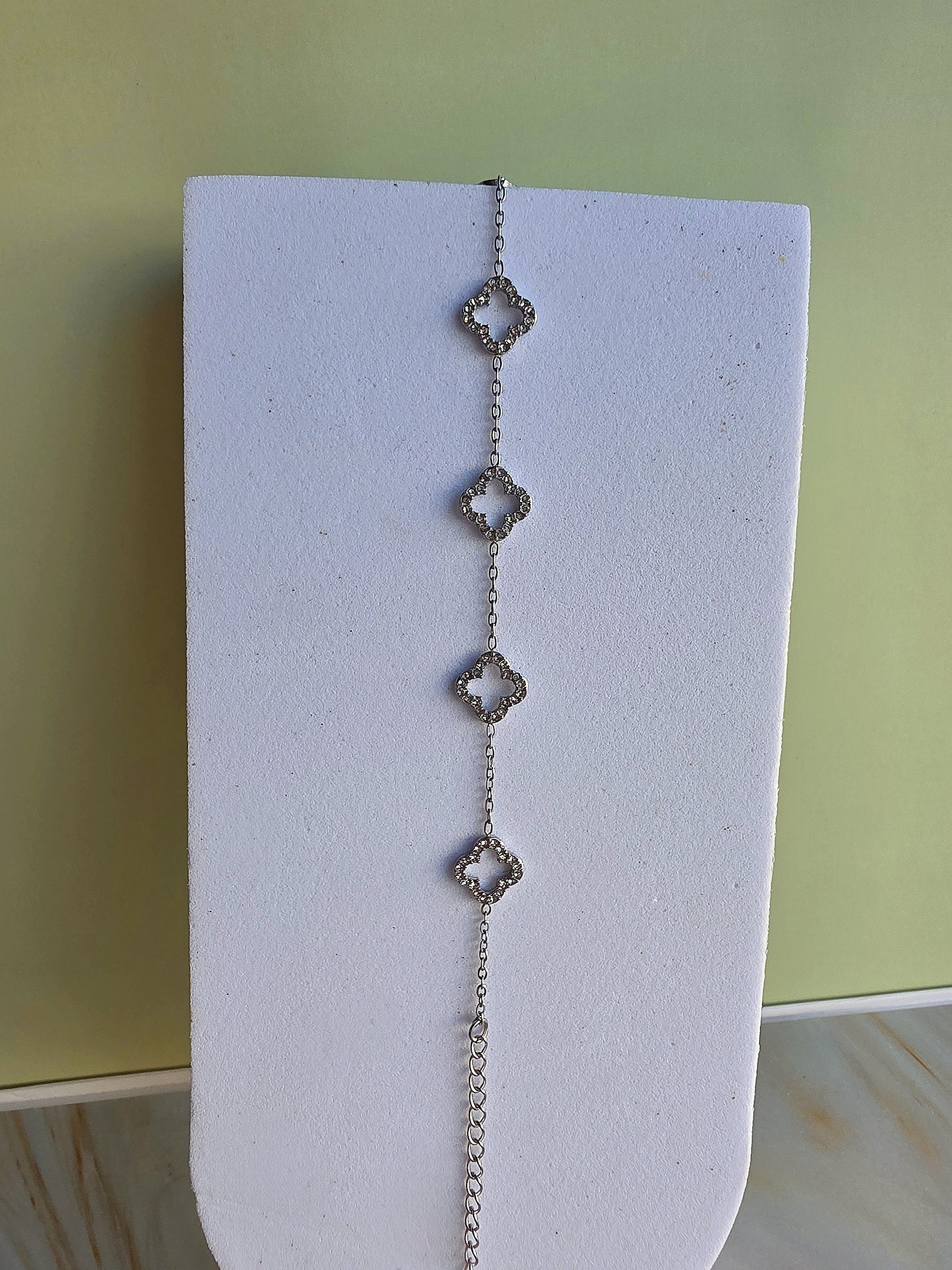 Adjustable four leaf clover bracelet, an ideal gift for birthdays, anniversaries, and everyday wear.
