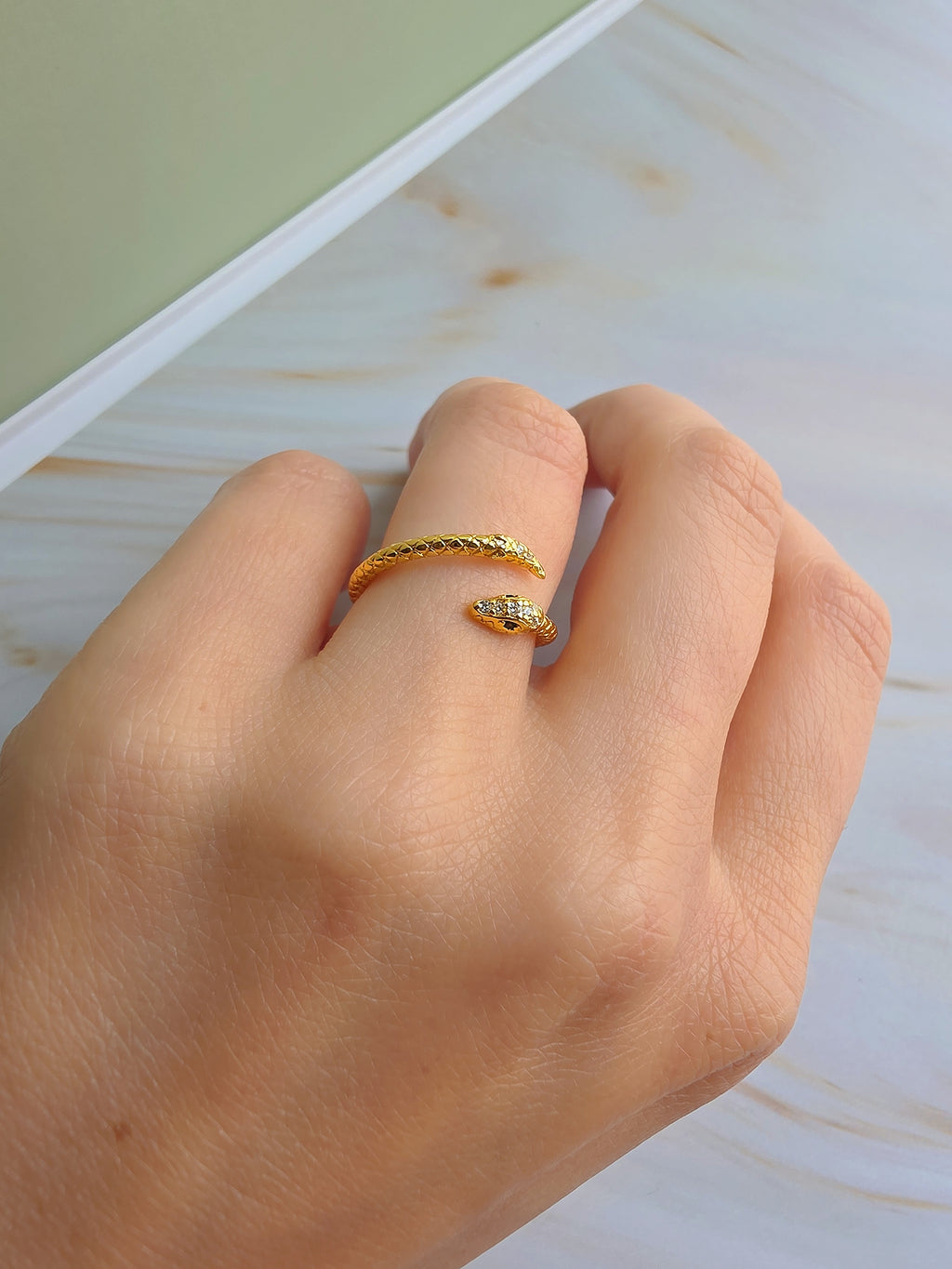 Adjustable snake ring in gold and silver for everyday wear and stacking.