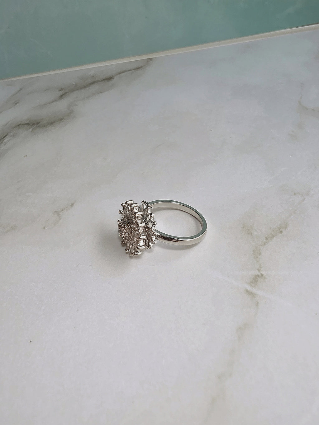 Gold-plated flower fidget ring for stress relief and minimalist style.