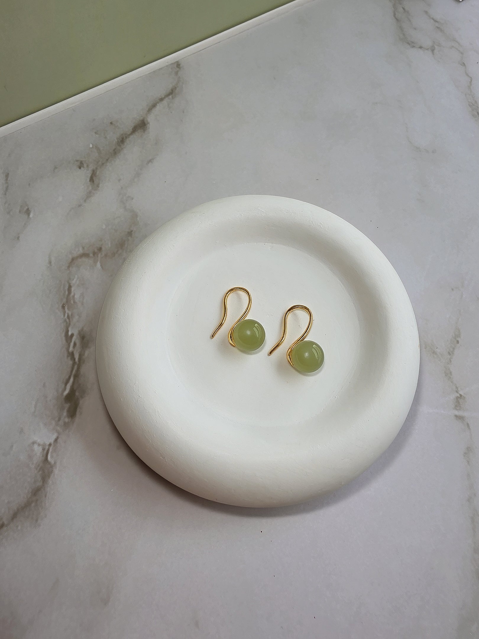 Women's green jade drop earrings for everyday wear and special occasions.