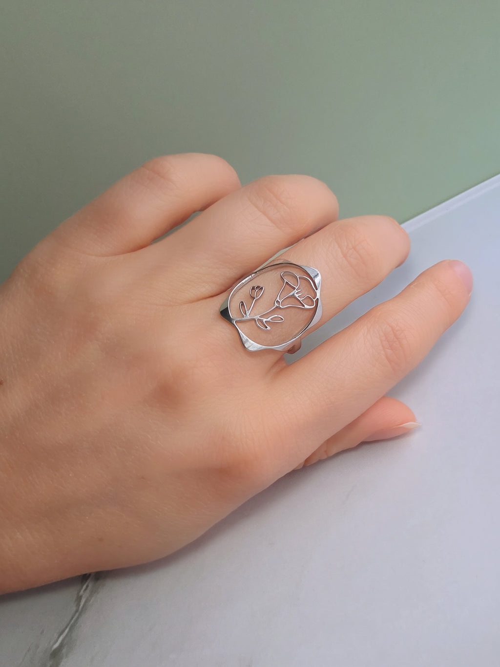 Chunky floral ring crafted from stainless steel with a durable gold-plated finish.