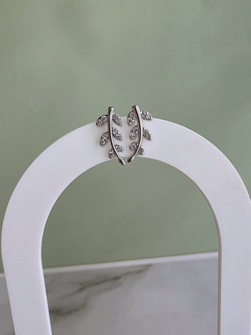 Nature-inspired botanical earrings with a graceful ear climbing design.