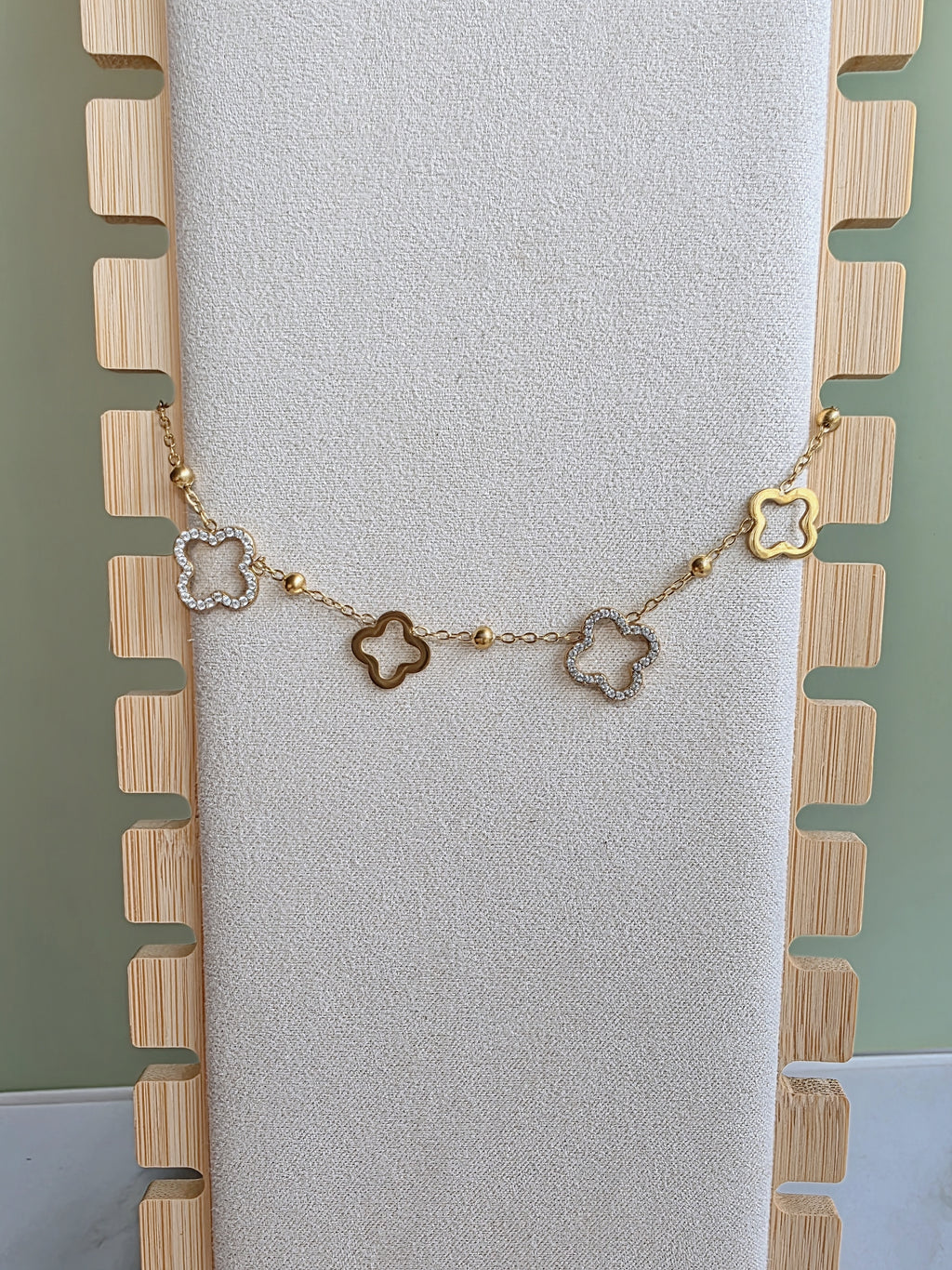 18K gold-plated clover necklace set with a layered choker design.