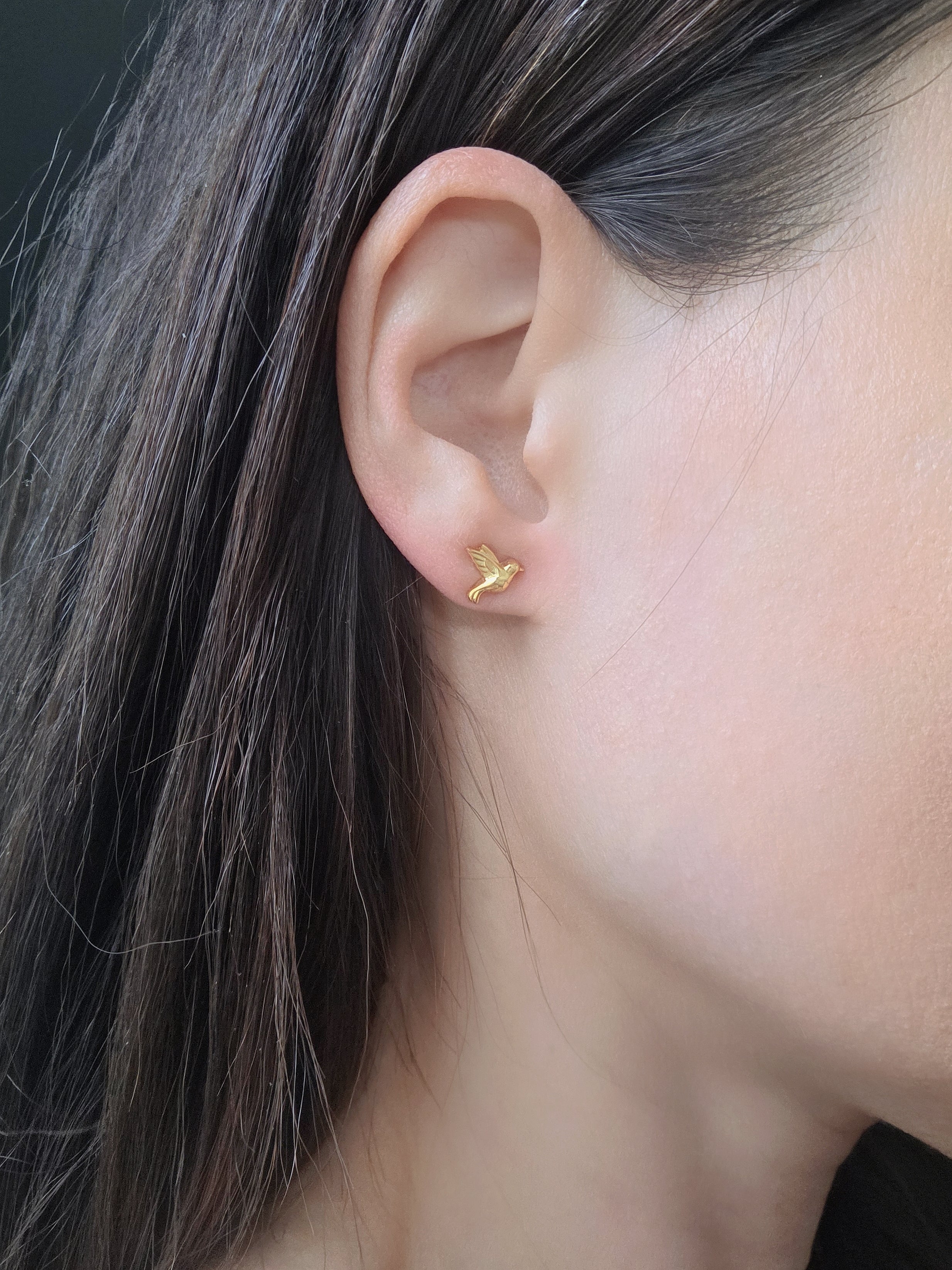 Elegant hummingbird bird stud earrings in 925 sterling silver.
