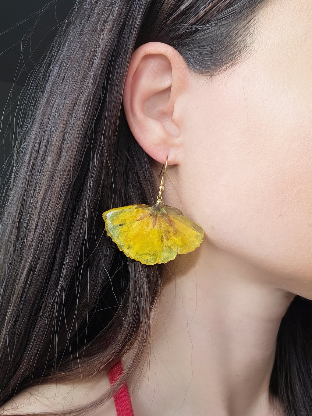 Elegant floral dangle earrings made with real pressed flowers.
