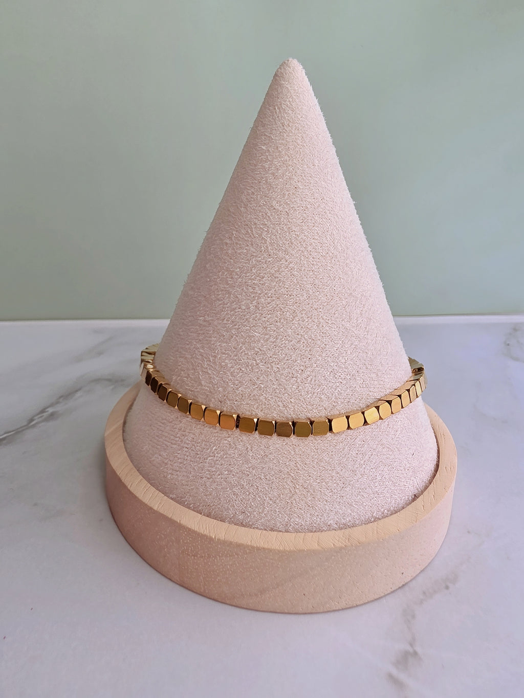 Women's dainty beaded ankle bracelet perfect for summer and beach wear.