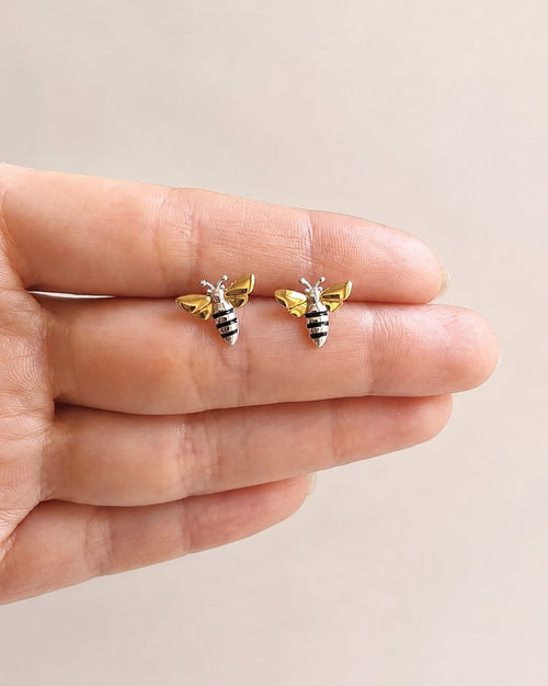 Bee earrings in 925 sterling silver.