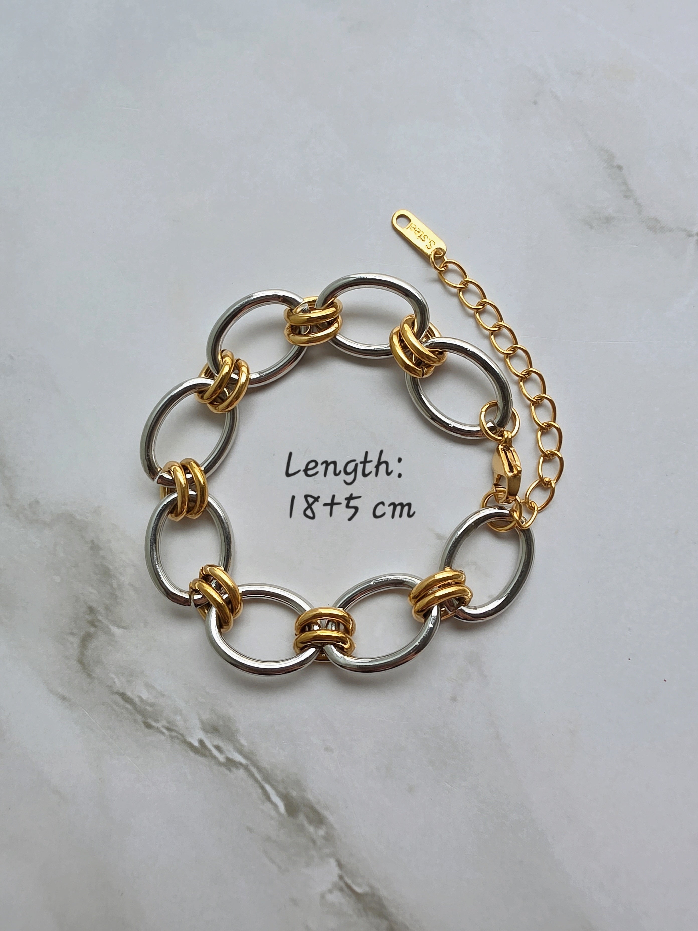 Minimalist mixed metal paperclip chain bracelet.