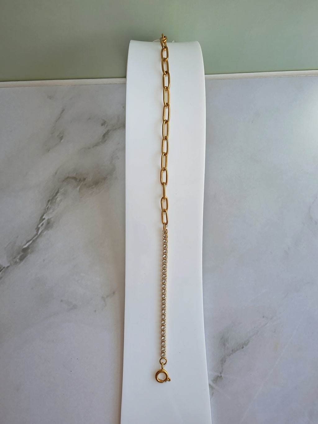 Dainty paperclip bracelet for everyday wear.
