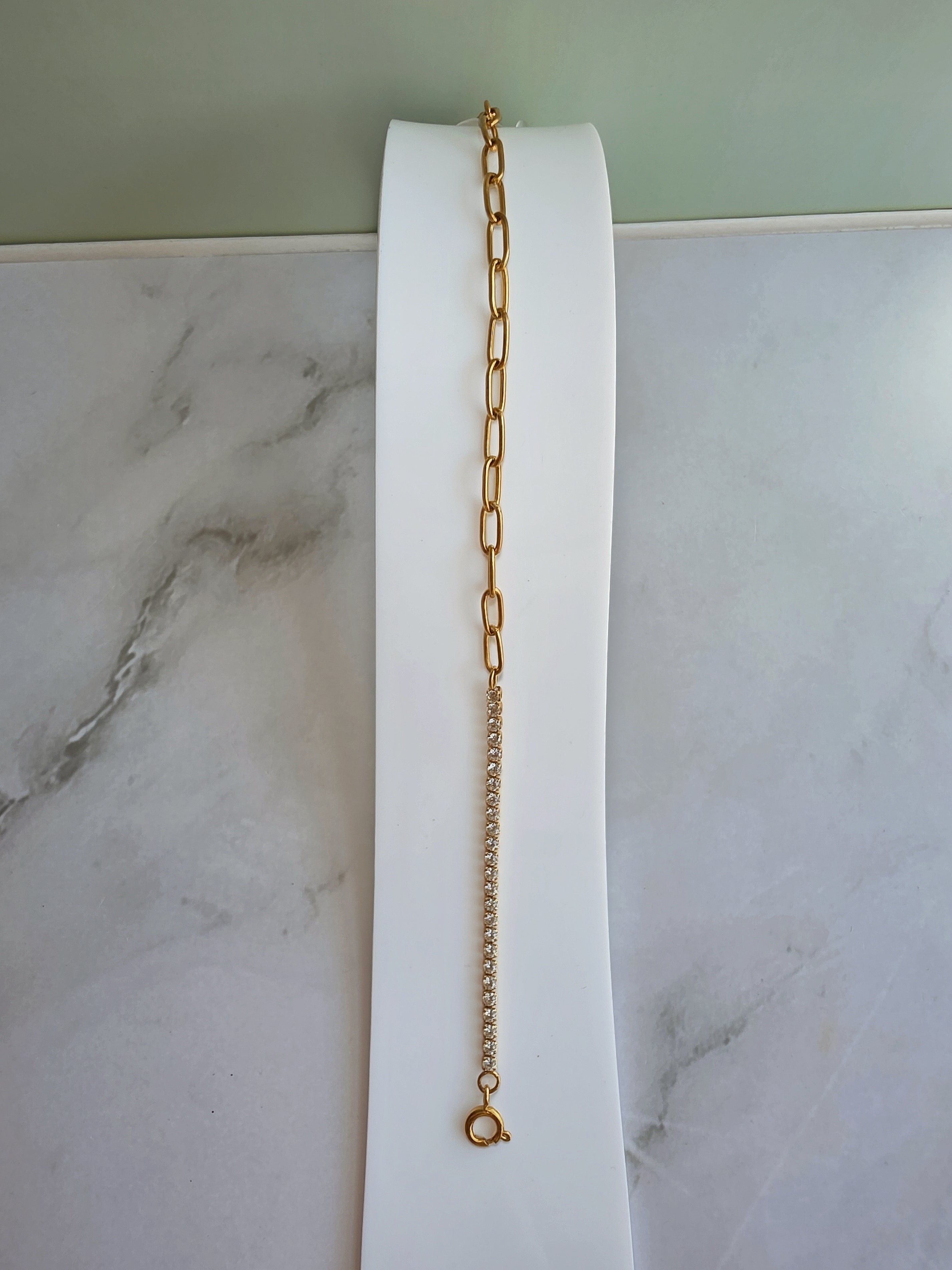 Dainty paperclip bracelet for everyday wear.