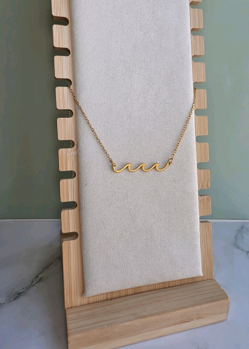 18K gold-plated wave necklace for everyday wear.