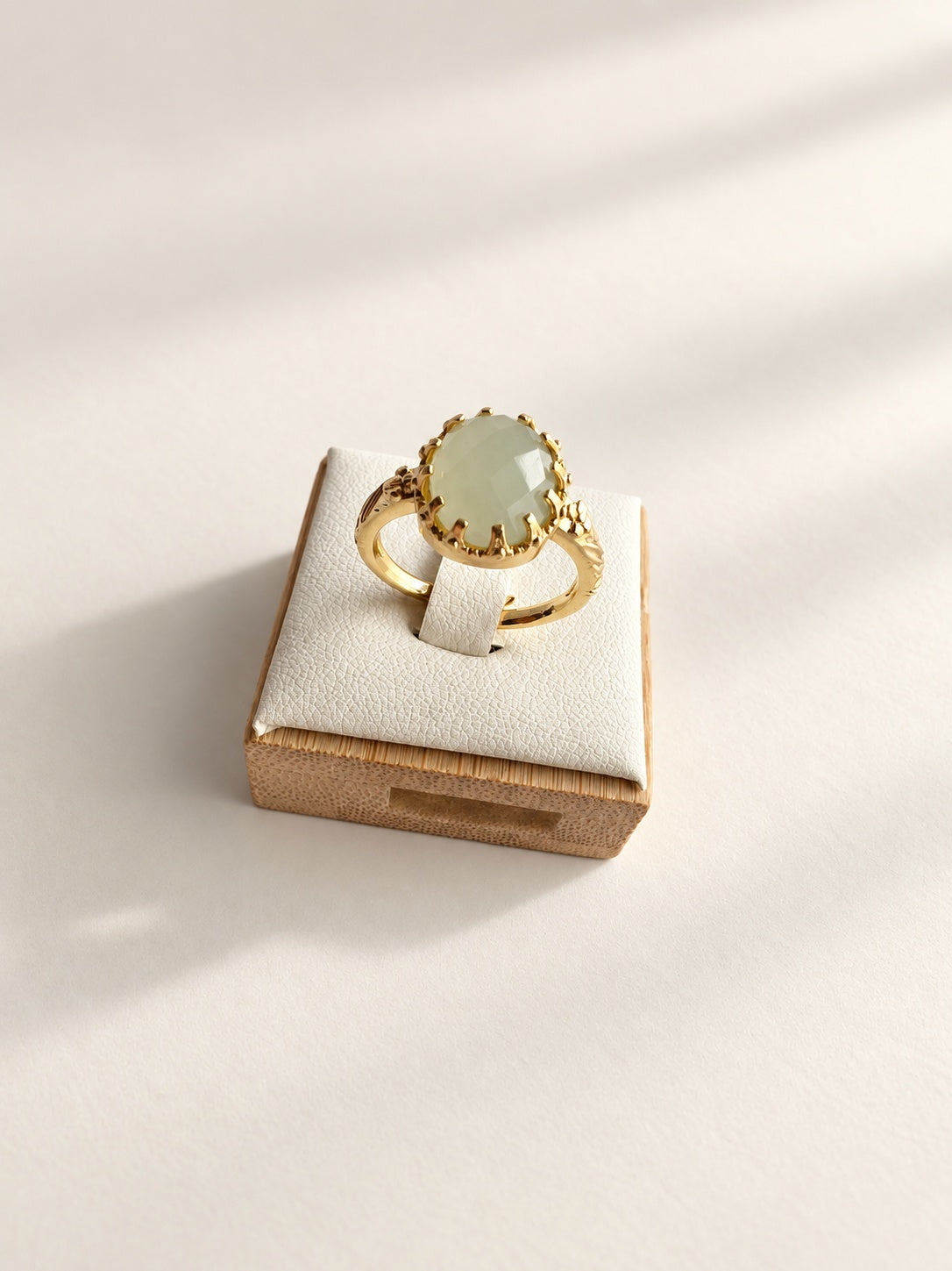 Elegant rose quartz and peridot ring for women
