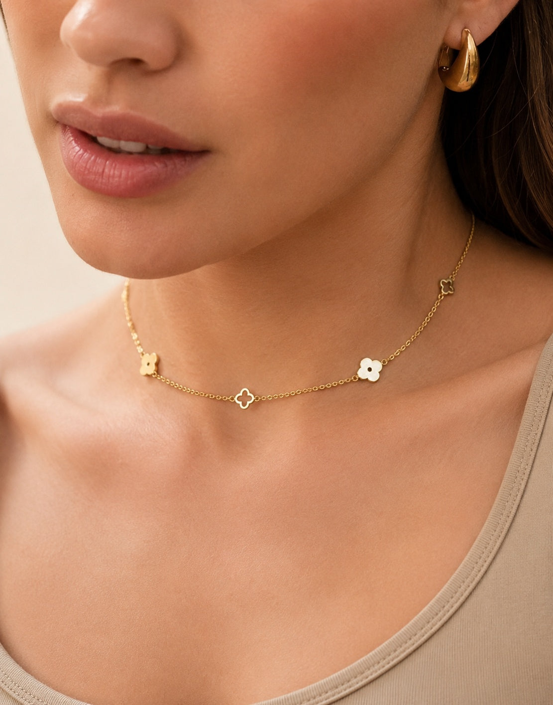 Clover choker necklace with 18K gold plating and a non-tarnish finish.