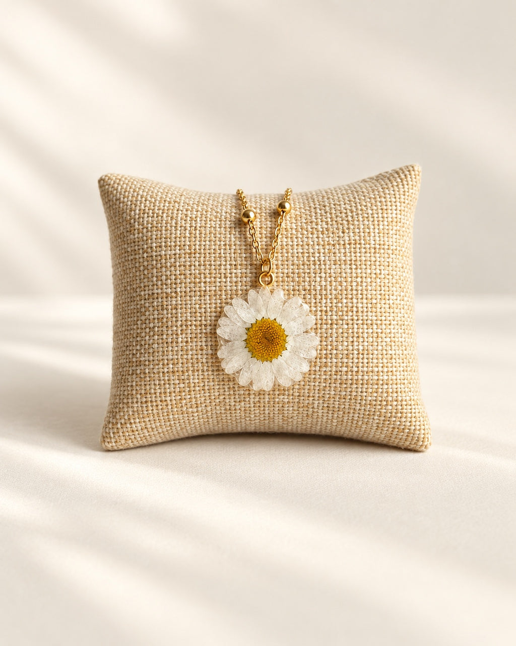 Handmade daisy flower resin necklace for women