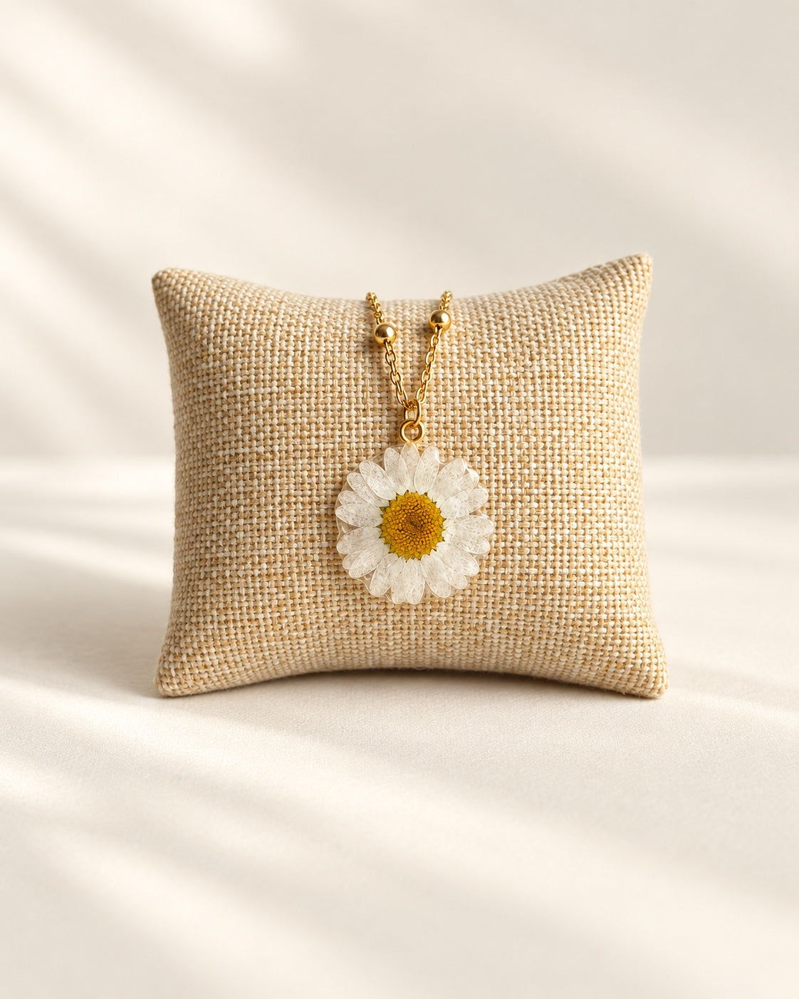 Handmade daisy flower resin necklace for women
