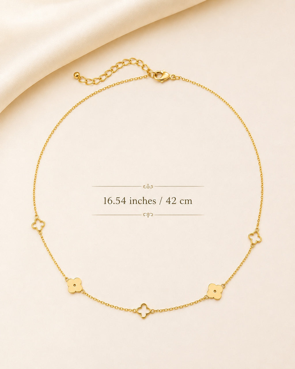 Women's floral-inspired clover choker with a delicate gold-plated finish.