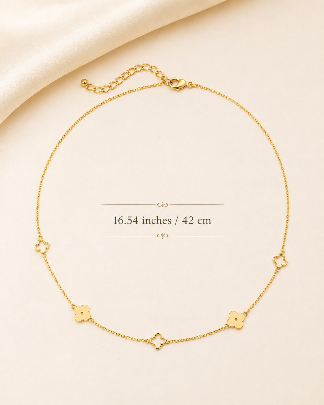 Women's floral-inspired clover choker with a delicate gold-plated finish.