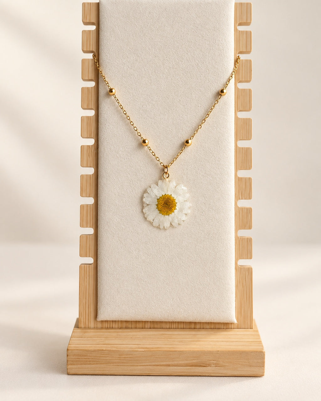 Pressed daisy pendant necklace with gold-plated chain