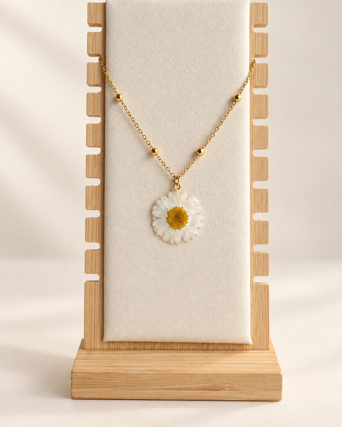 Pressed daisy pendant necklace with gold-plated chain