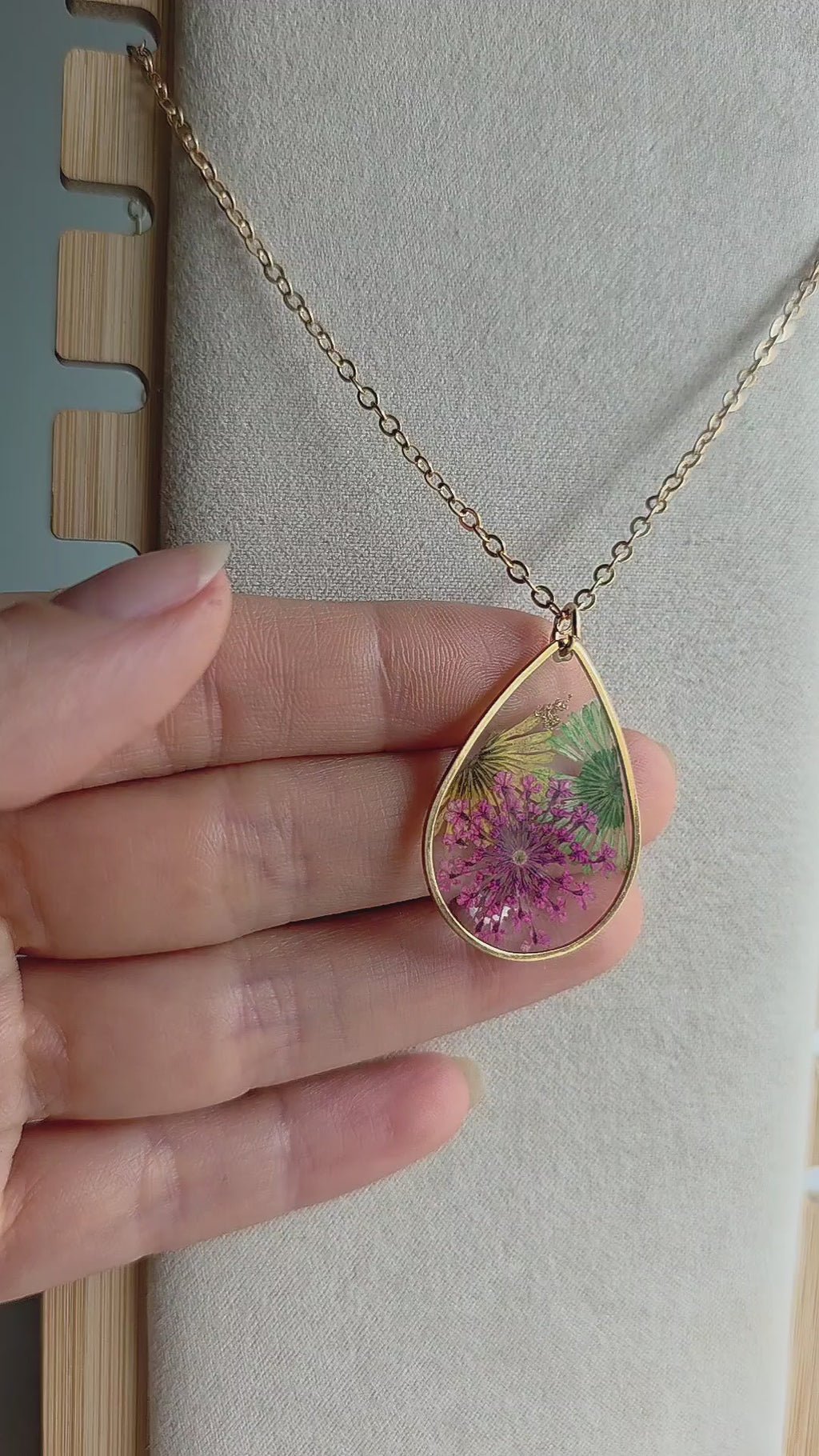 Real flower pendant gift for women with preserved blooms.