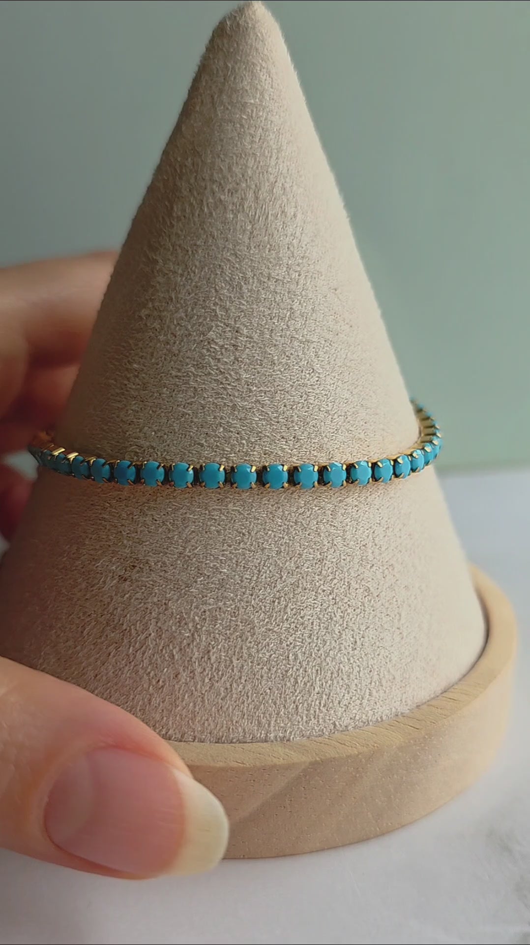 Turquoise tennis bracelet with vibrant blue stones and an 18K gold-plated finish, perfect for everyday wear and thoughtful gifting.