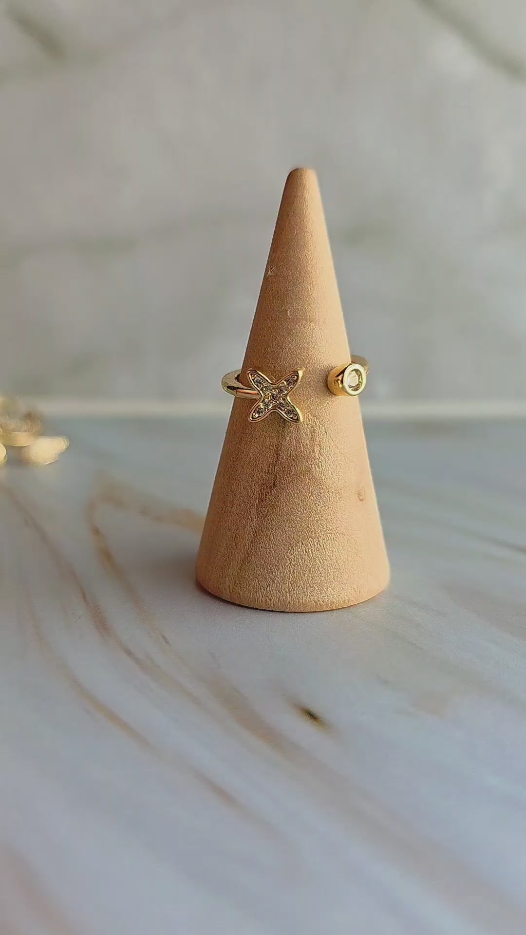 Cubic zirconia gold toe ring