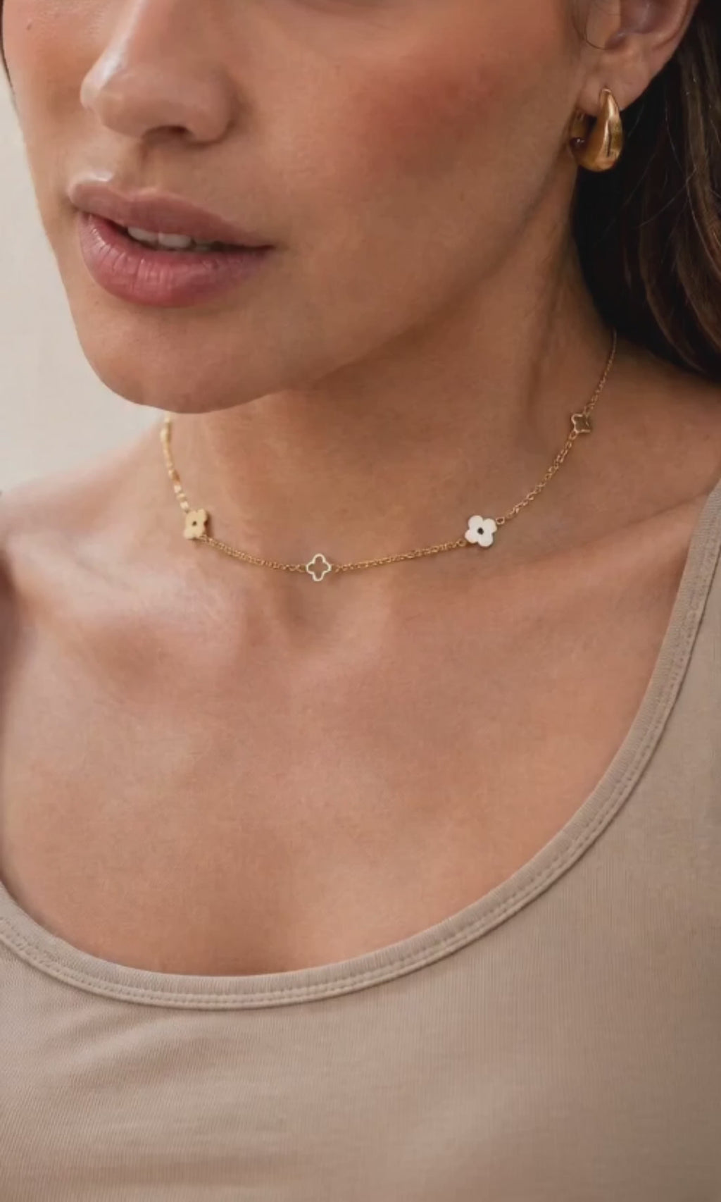 Minimalist clover pendant necklace for gifting and daily wear.