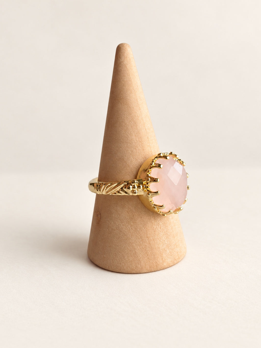 Feminine rose quartz and peridot gold plated ring